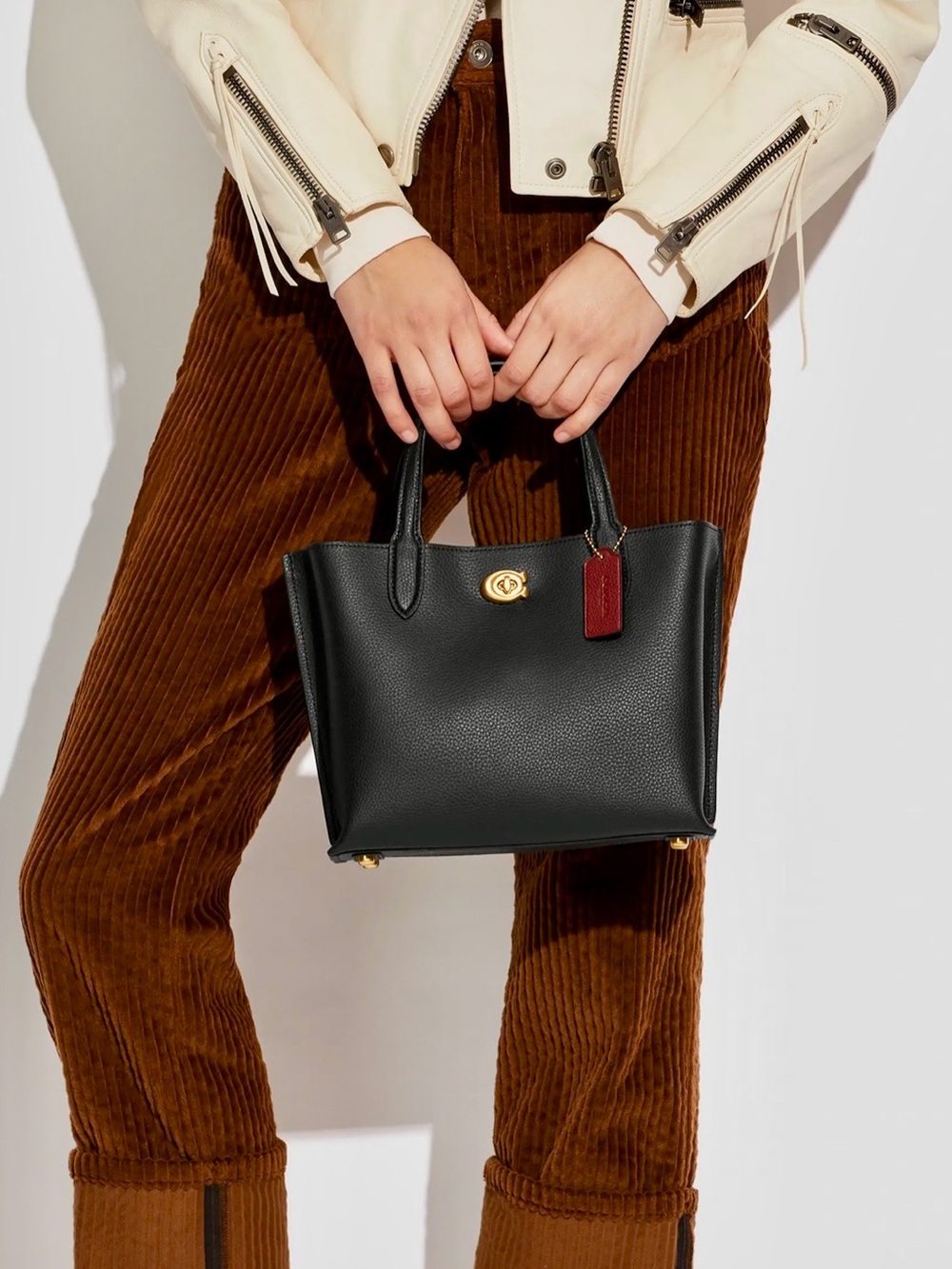 COACH Willow 24 Tote Bag – Black Polished Pebble Leather - Picture 7 of 8